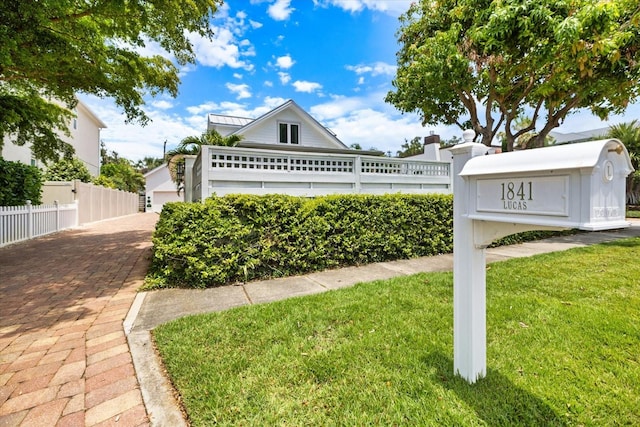 1841 Datura St, Sarasota, FL 34239 - view of front of house with decorative driveway