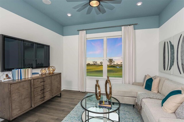 living area featuring ceiling fan, dark wood-style flooring, recessed lighting, view of golf course, and baseboards