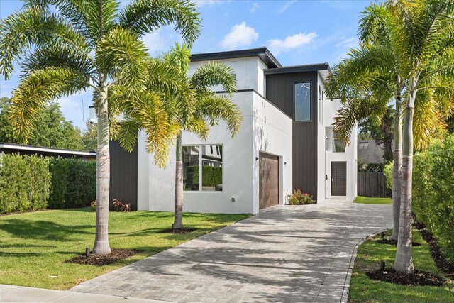 1521 Chestnut Ave, Winter Park, FL 32789 - view of front of house featuring a front yard and driveway