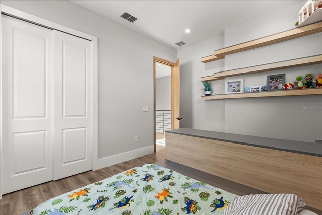 1521 Chestnut Ave, Winter Park, FL 32789 - bedroom featuring wood finished floors, baseboards, recessed lighting, and a closet