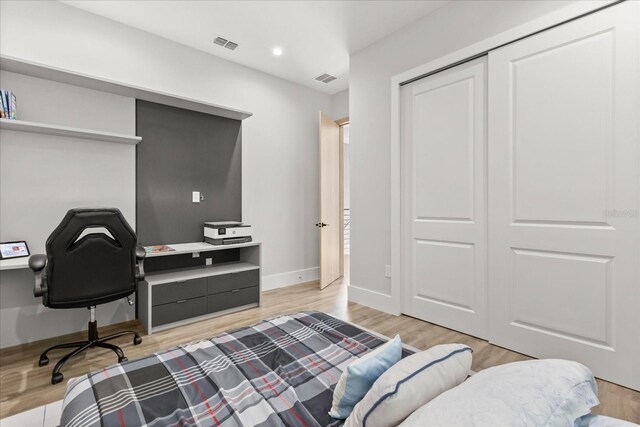1521 Chestnut Ave, Winter Park, FL 32789 - bedroom featuring light wood-style floors, recessed lighting, a closet, baseboards, and an office area