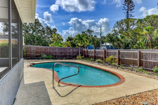 7719 9th Avenue Dr NW, Bradenton, FL 34209 - view of swimming pool featuring a fenced backyard and a patio