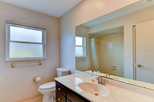7719 9th Avenue Dr NW, Bradenton, FL 34209 - full bathroom with toilet, vanity, a shower with shower curtain, baseboards, and tile patterned floors