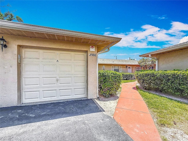 2188 Corinne Ct S Unit A, Saint Petersburg, FL 33712 - garage with driveway