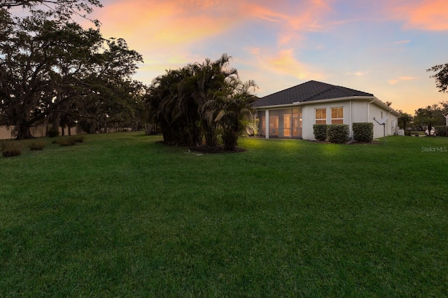view of green lawn