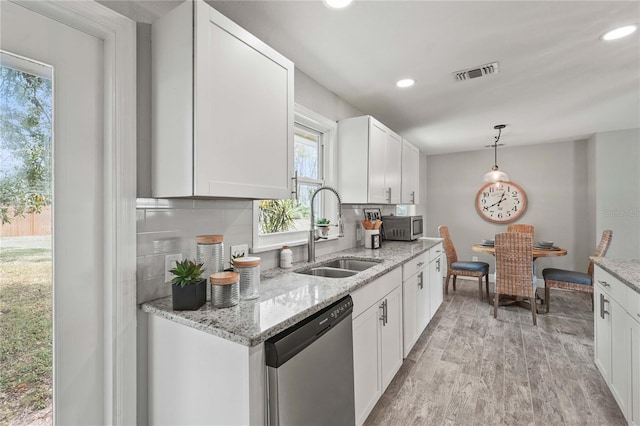 3102 16th Ave W, Bradenton, FL 34205 - kitchen with appliances with stainless steel finishes, a sink, plenty of natural light, white cabinetry, and recessed lighting