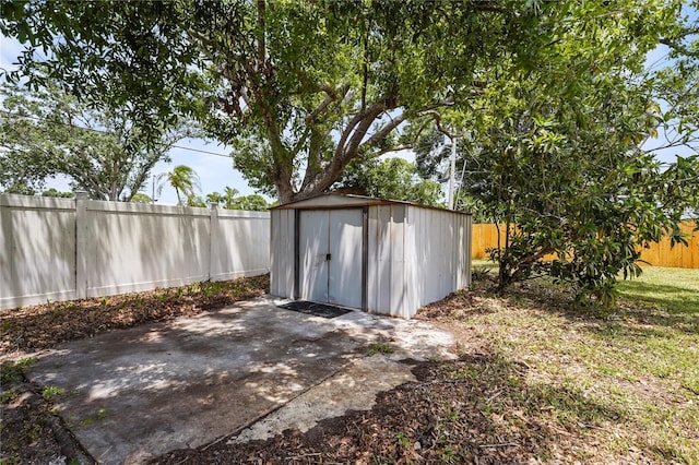 3102 16th Ave W, Bradenton, FL 34205 - view of shed featuring a fenced backyard