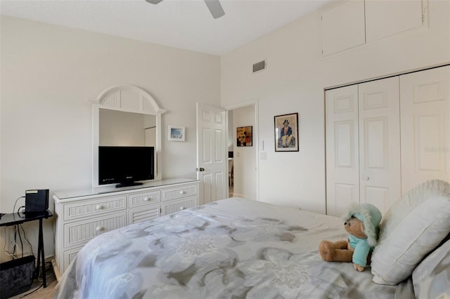 5632 Ashton Lake Dr Unit 5632, Sarasota, FL 34231 - bedroom with a closet, ceiling fan, and wood finished floors