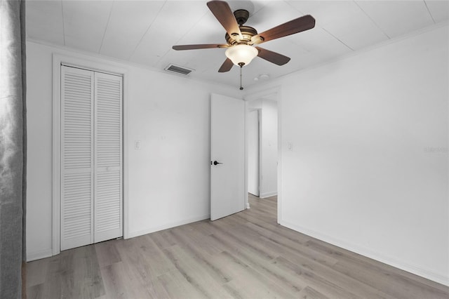 3616 Stardust Pl, Sarasota, FL 34232 - unfurnished bedroom featuring light wood-style flooring, a closet, baseboards, and a ceiling fan