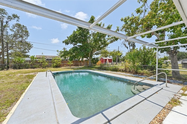 view of swimming pool