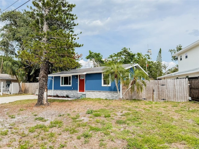 view of front of home with driveway