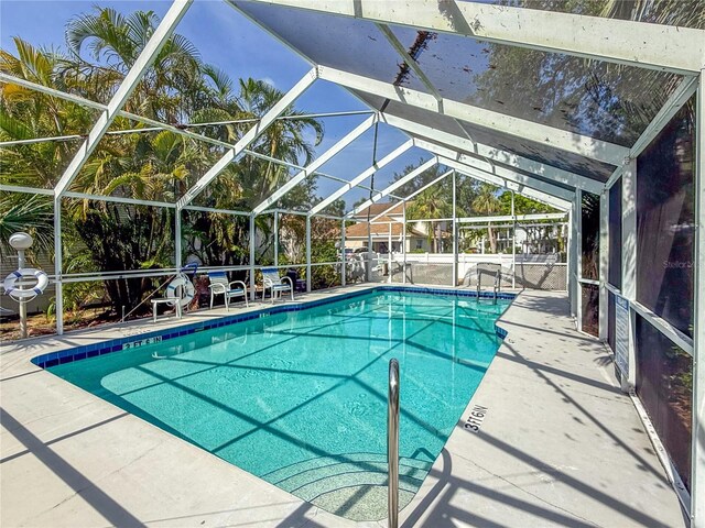 6402 23rd Avenue Dr W, Bradenton, FL 34209 - swimming pool with a patio and glass enclosure