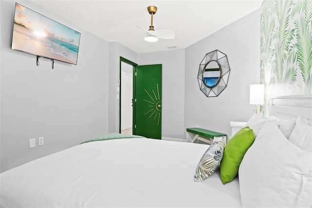 bedroom with ceiling fan