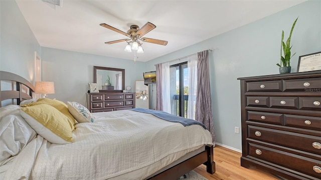bedroom featuring light wood-type flooring, baseboards, and a ceiling fan