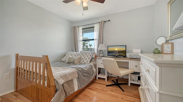 bedroom featuring light wood-style floors, a desk, and ceiling fan