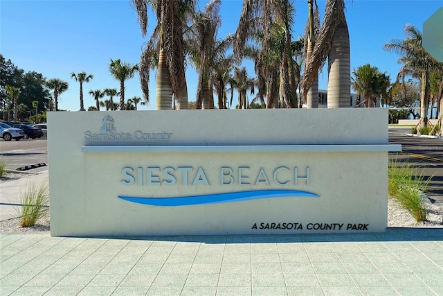 view of community / neighborhood sign