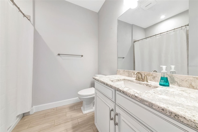 5561 Cannes Cir Unit 5101, Sarasota, FL 34231 - full bath featuring baseboards, toilet, wood finish floors, vanity, and a shower with curtain