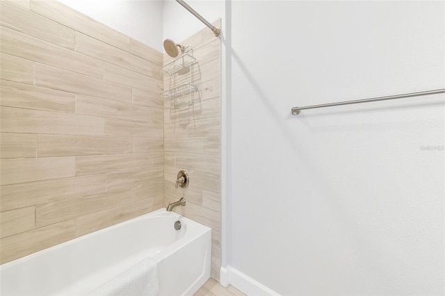 5561 Cannes Cir Unit 5101, Sarasota, FL 34231 - full bath with shower / washtub combination and baseboards