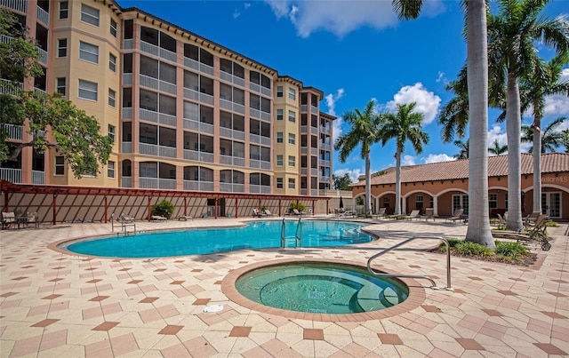 5561 Cannes Cir Unit 5101, Sarasota, FL 34231 - community pool featuring a community hot tub and a patio area