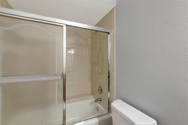 4471 Atwood Cay Cir Unit 13, Sarasota, FL 34233 - full bathroom featuring toilet, bath / shower combo with glass door, and a textured wall