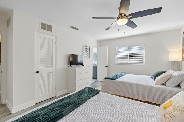 6442 Colonial Dr, Sarasota, FL 34231 - bedroom featuring light wood-style floors, baseboards, and ceiling fan