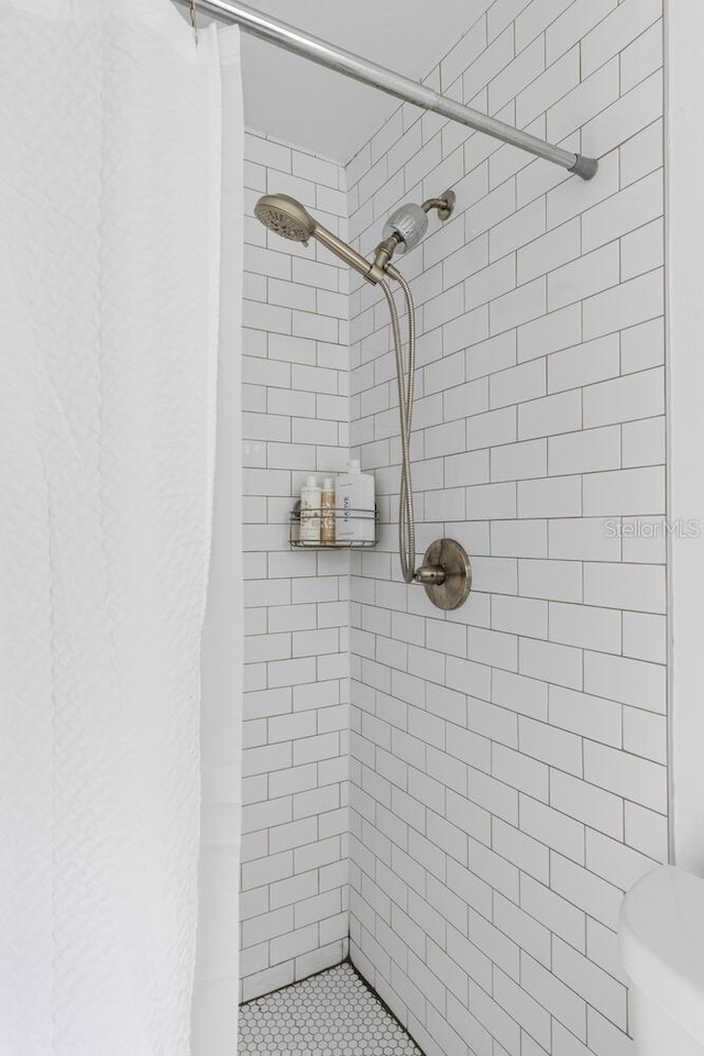 6442 Colonial Dr, Sarasota, FL 34231 - bathroom with tiled shower and toilet