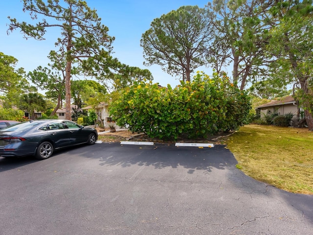635 N Jefferson Ave Unit 635, Sarasota, FL 34237 - view of uncovered parking lot