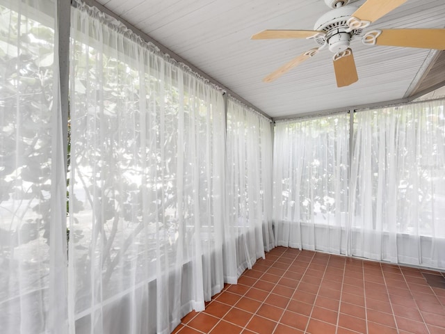 635 N Jefferson Ave Unit 635, Sarasota, FL 34237 - unfurnished sunroom with a ceiling fan