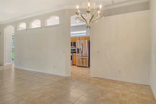 empty room with light tile patterned floors, ornamental molding, a chandelier, and baseboards