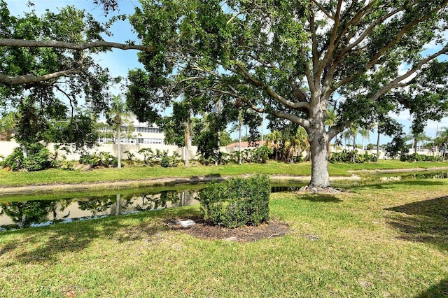 view of grassy yard with a water view