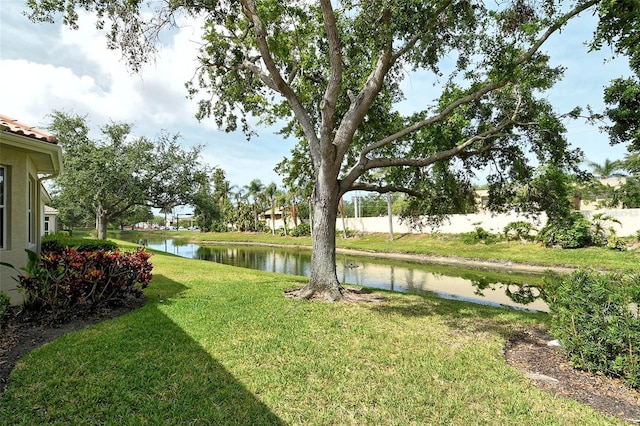 view of grassy yard with a water view