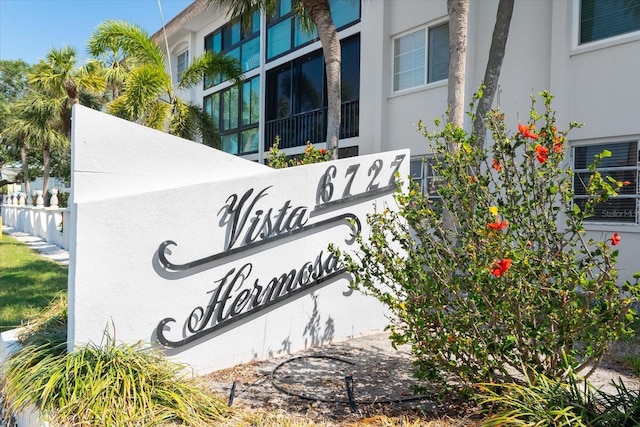 view of community / neighborhood sign