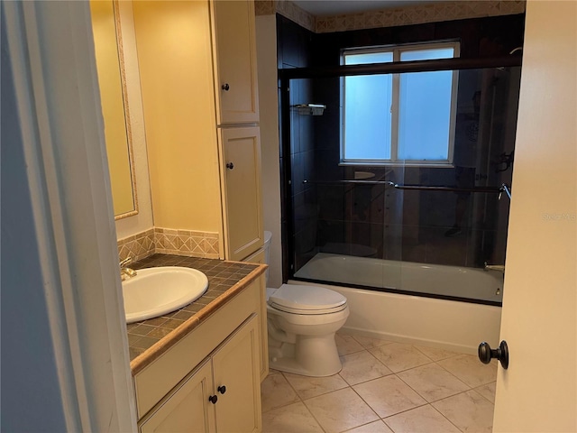 236 Davis Blvd, Sarasota, FL 34237 - full bath featuring vanity, toilet, and enclosed tub / shower combo