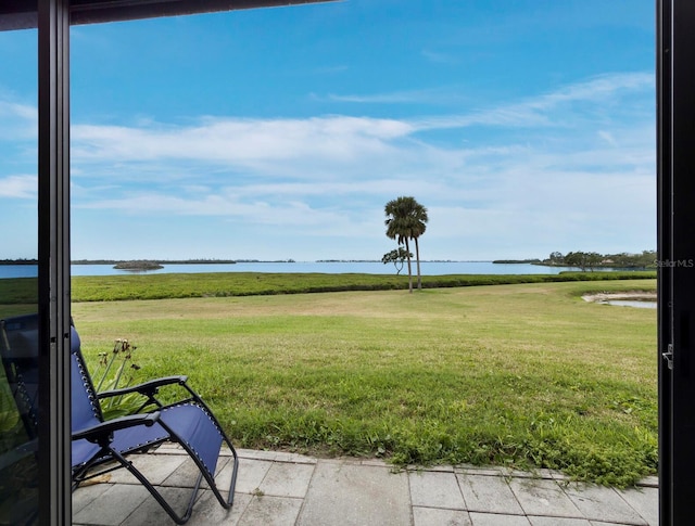 view of grassy yard with a water view