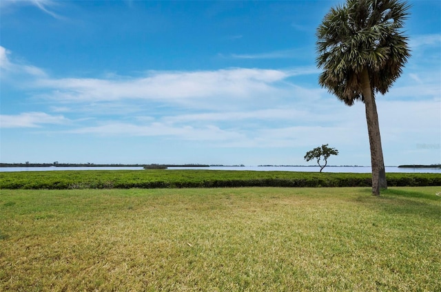 view of grassy yard with a water view