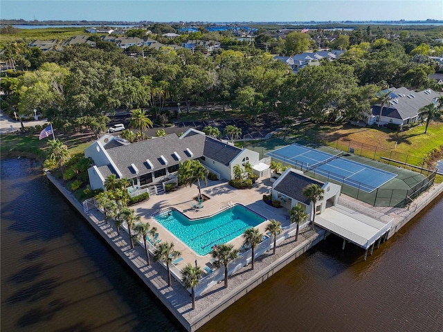 11367 Perico Isle Cir, Bradenton, FL 34209 - bird's eye view of a pool area, a nearby body of water, and a tree filled landscape