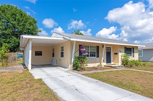 2004 19th St W, Bradenton, FL 34205 - view of front of home with a front lawn, an attached carport, and driveway