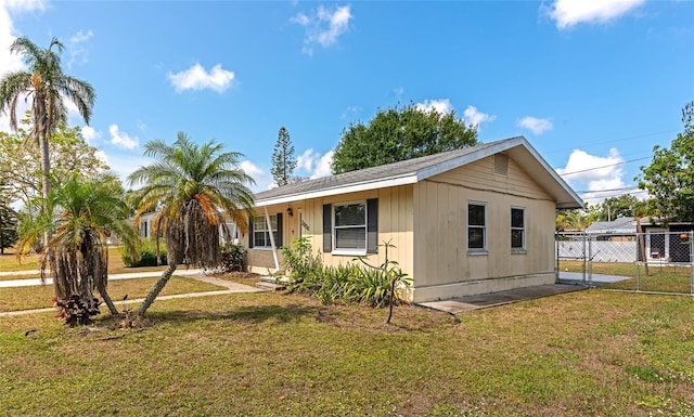 2004 19th St W, Bradenton, FL 34205 - view of front of house with a gate