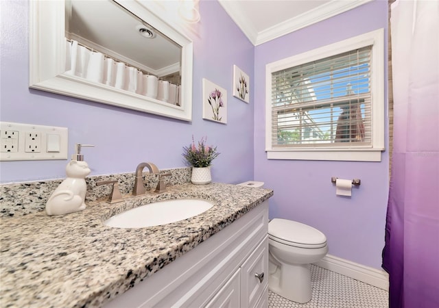 2004 19th St W, Bradenton, FL 34205 - full bath featuring ornamental molding, vanity, toilet, and baseboards