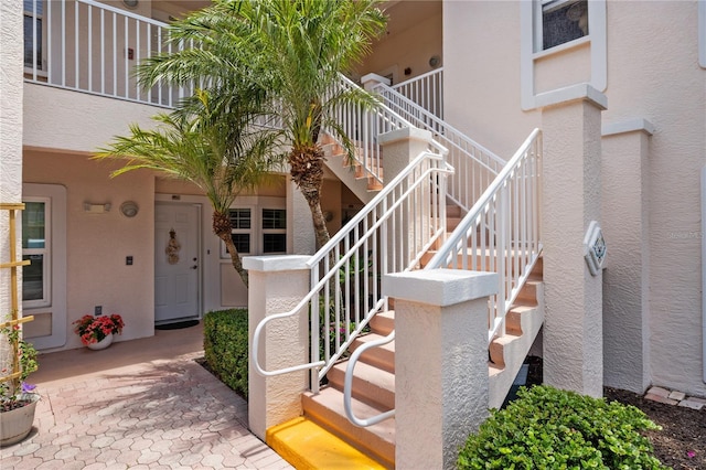 view of exterior entry with stucco siding