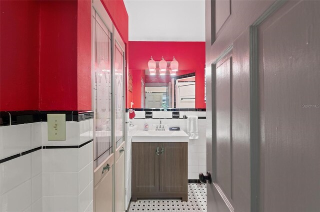 941 Virginia Dr, Sarasota, FL 34234 - bathroom featuring vanity