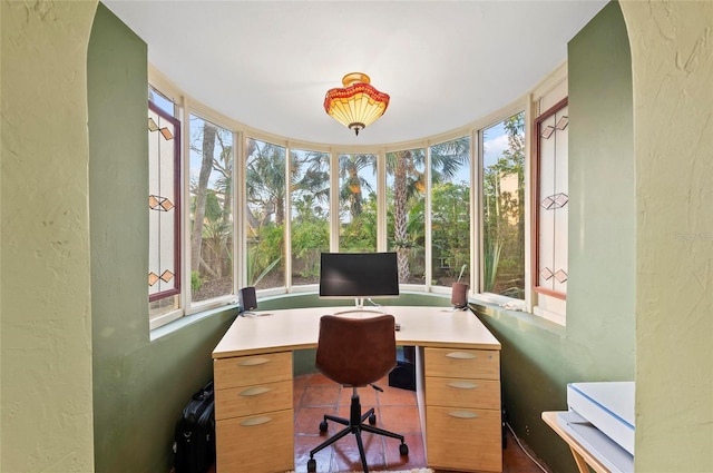 941 Virginia Dr, Sarasota, FL 34234 - home office with a textured wall