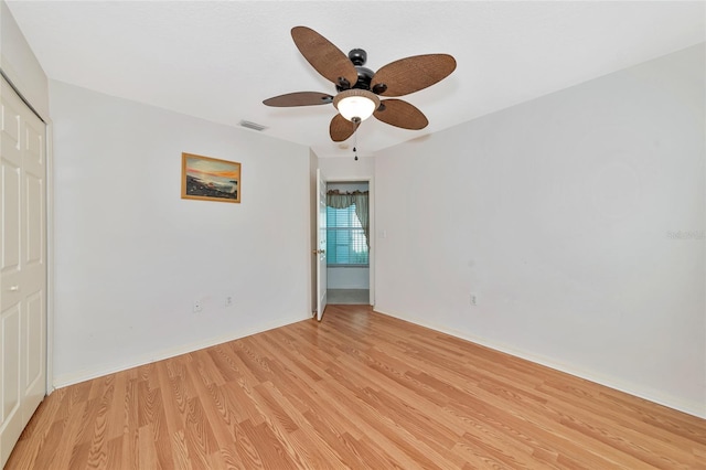 unfurnished room with light wood-type flooring, ceiling fan, and baseboards