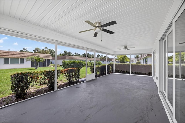 2733 Riverbluff Pl Unit V57, Sarasota, FL 34231 - unfurnished sunroom featuring ceiling fan