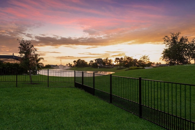 view of yard at dusk