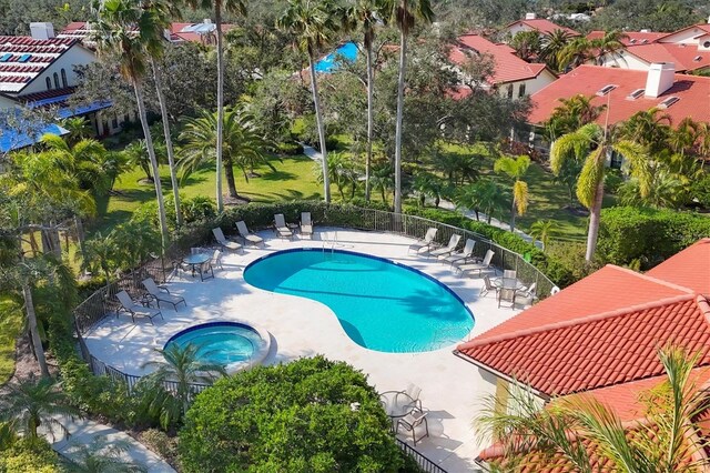 4517 Las Brisas Ln, Sarasota, FL 34238 - community pool with a community hot tub, a patio, and fence
