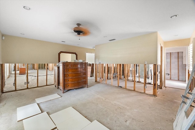 unfurnished bedroom featuring ceiling fan