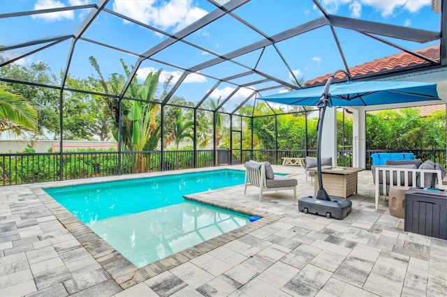5823 Title Row Dr, Bradenton, FL 34210 - view of swimming pool featuring outdoor lounge area, a patio area, glass enclosure, and fence
