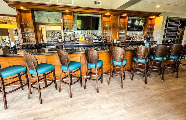 community bar area featuring wood finished floors and recessed lighting