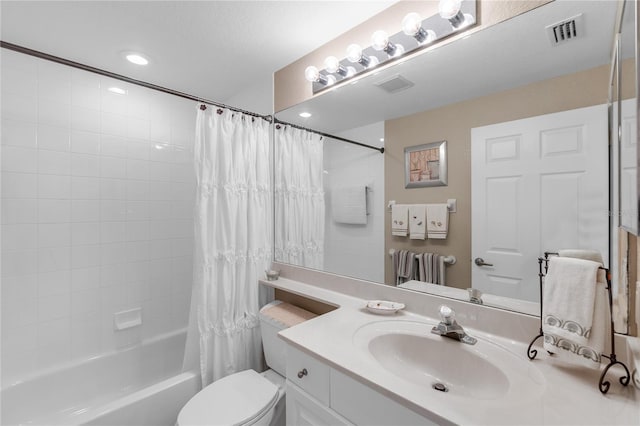7637 Sweetbay Cir, Bradenton, FL 34203 - full bathroom with toilet, shower / bath combo with shower curtain, vanity, and recessed lighting